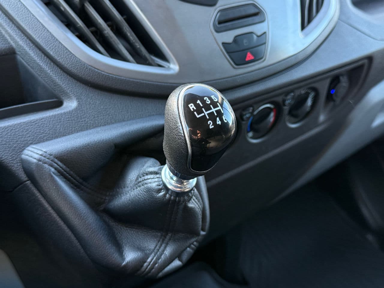 2019 Ford Transit — Miniatură 11