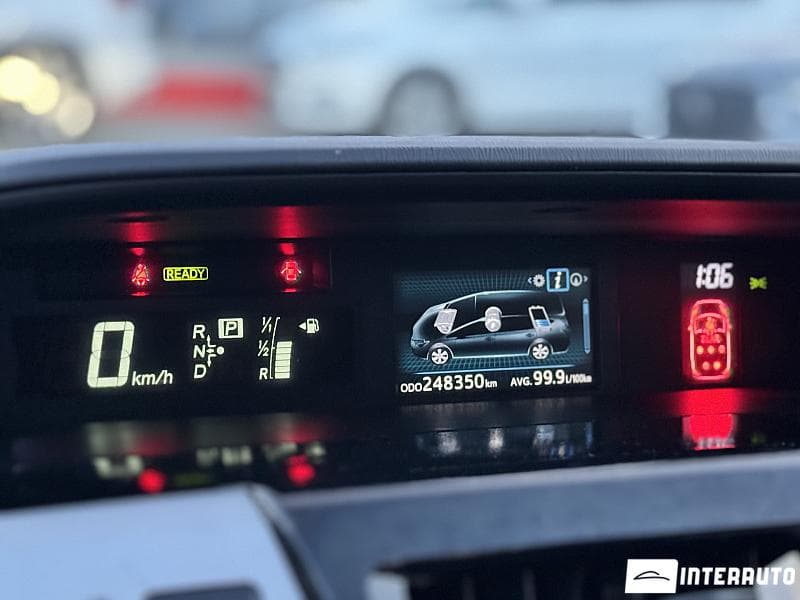 2015 Toyota Prius Plus / V — Miniatură 10