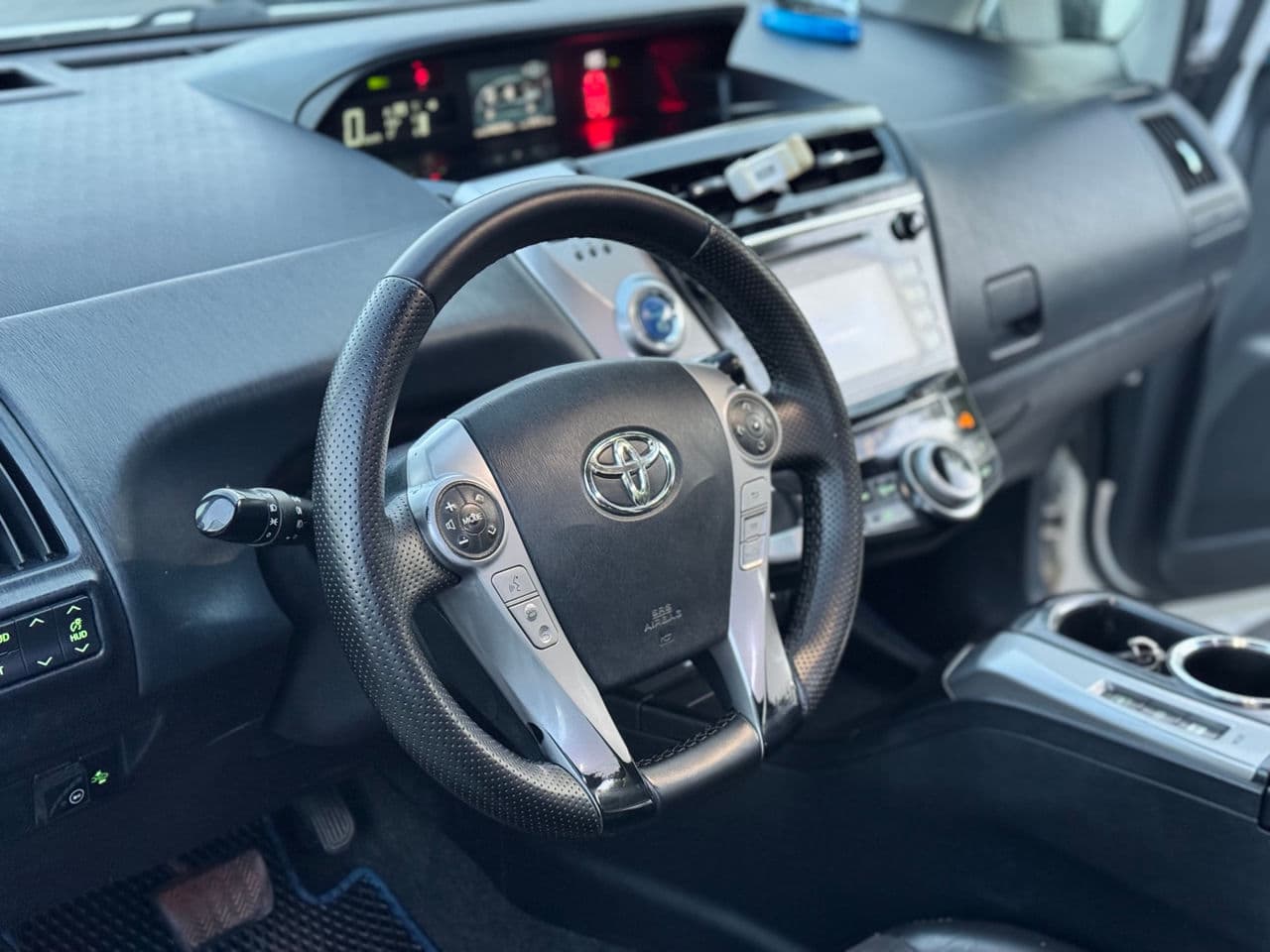 2015 Toyota Prius Plus / V — Miniatură 7