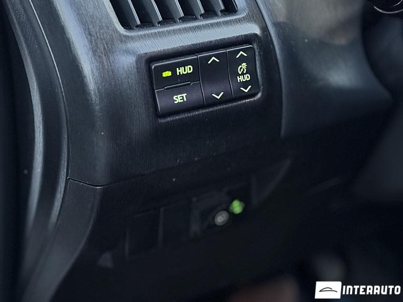 2015 Toyota Prius Plus / V — Miniatură 8
