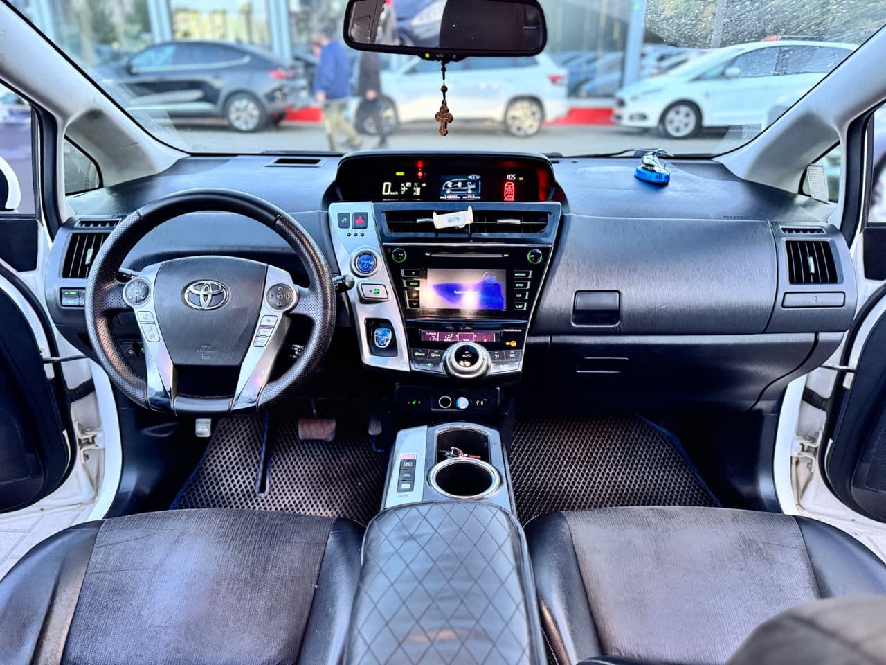 2015 Toyota Prius Plus / V — Miniatură 13