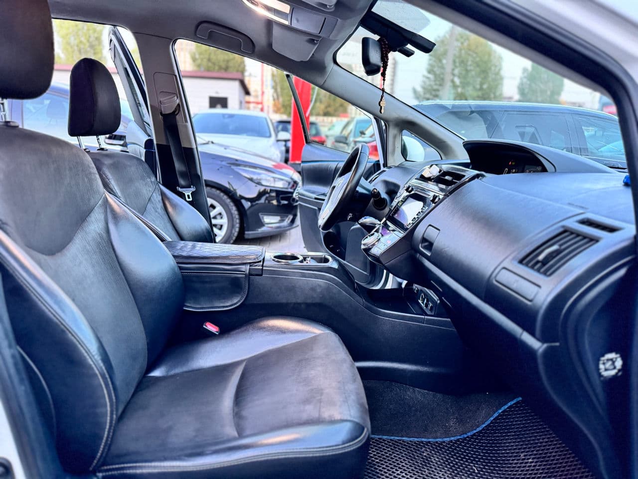 2015 Toyota Prius Plus / V — Miniatură 15