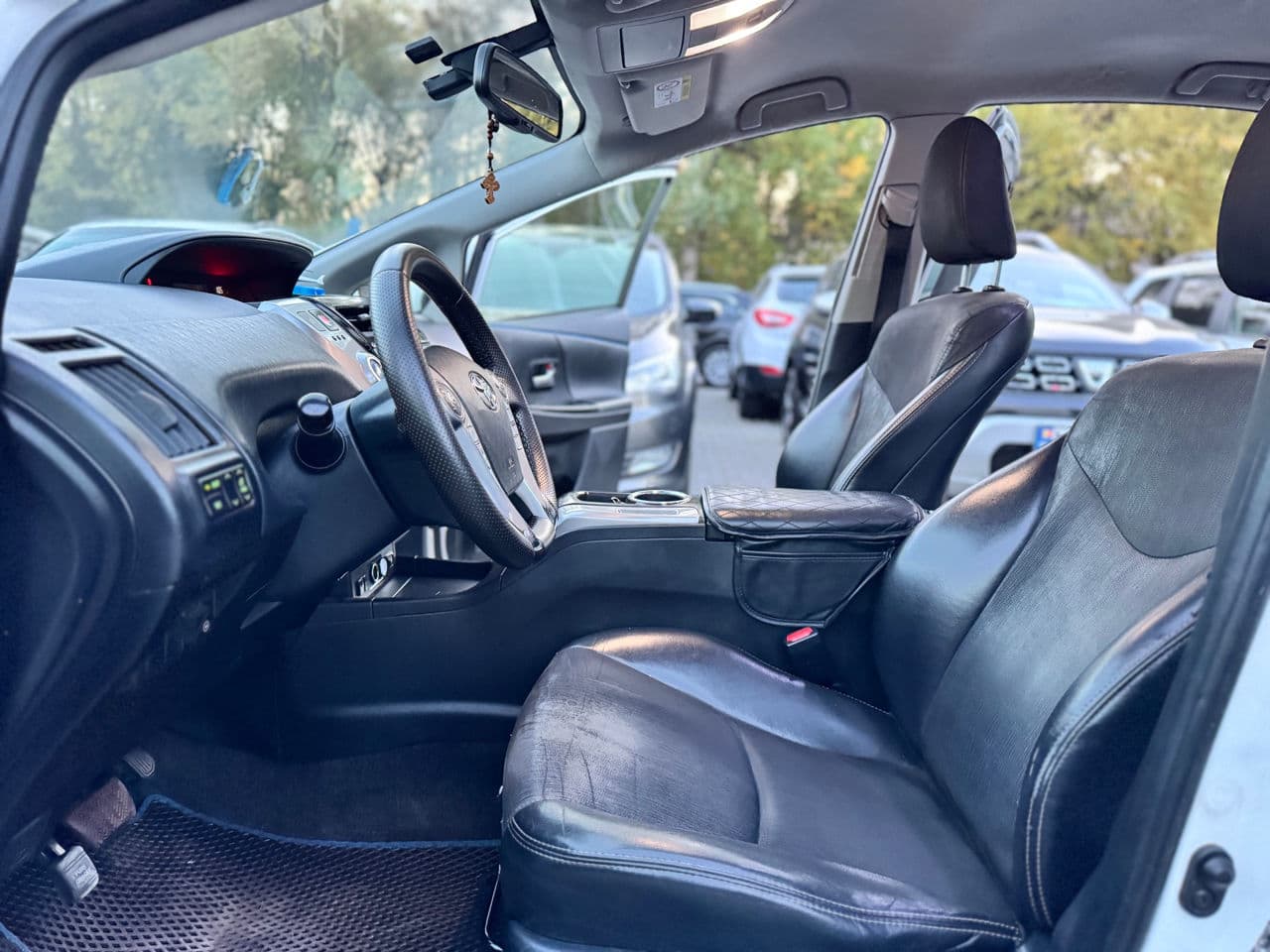 2015 Toyota Prius Plus / V — Miniatură 6