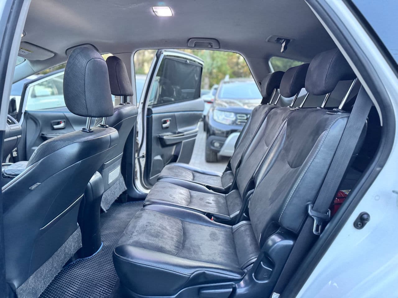 2015 Toyota Prius Plus / V — Miniatură 14