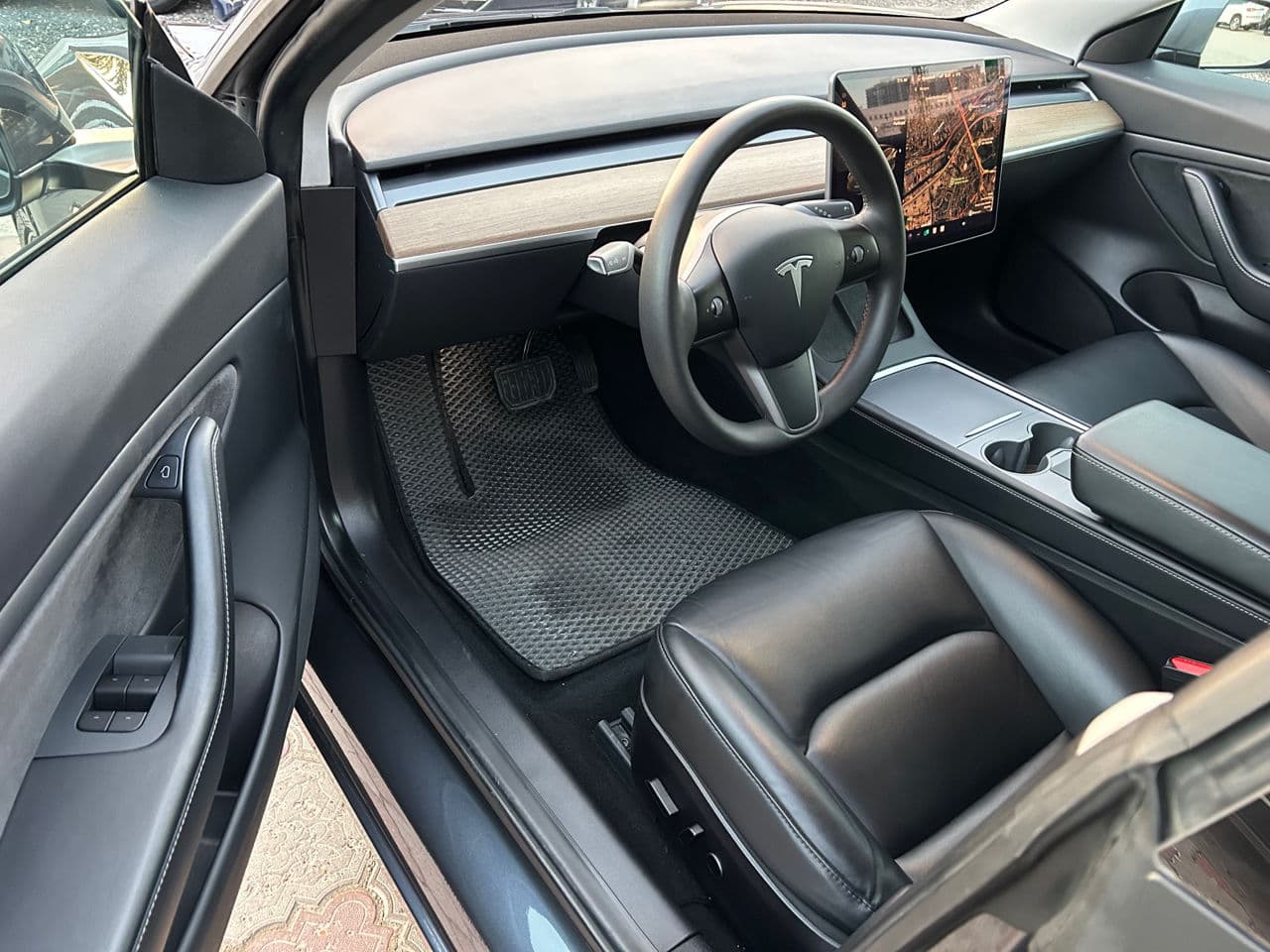 2020 Tesla Model 3 — Miniatură 5