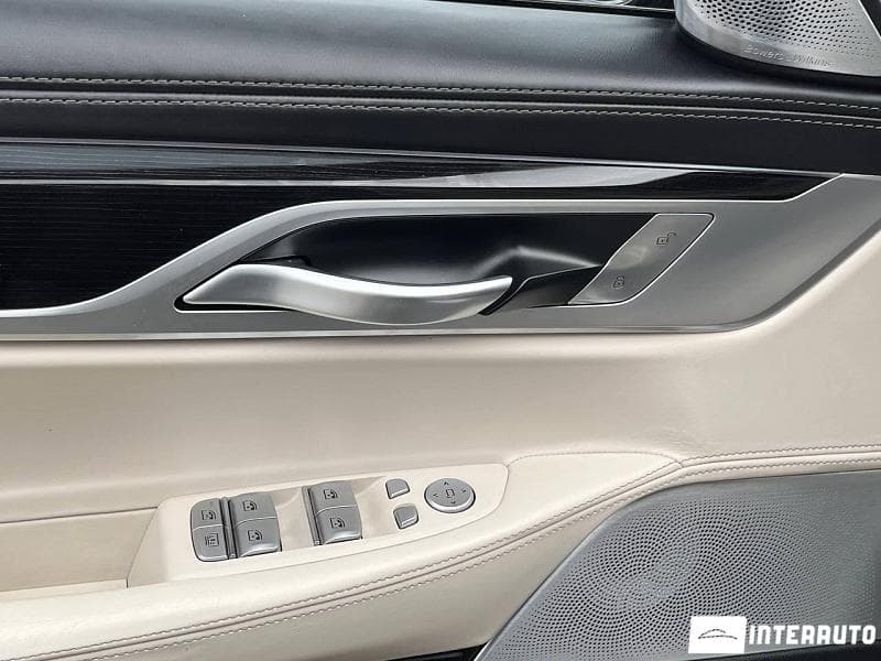 BMW 750 2019 — Миниатюра 5