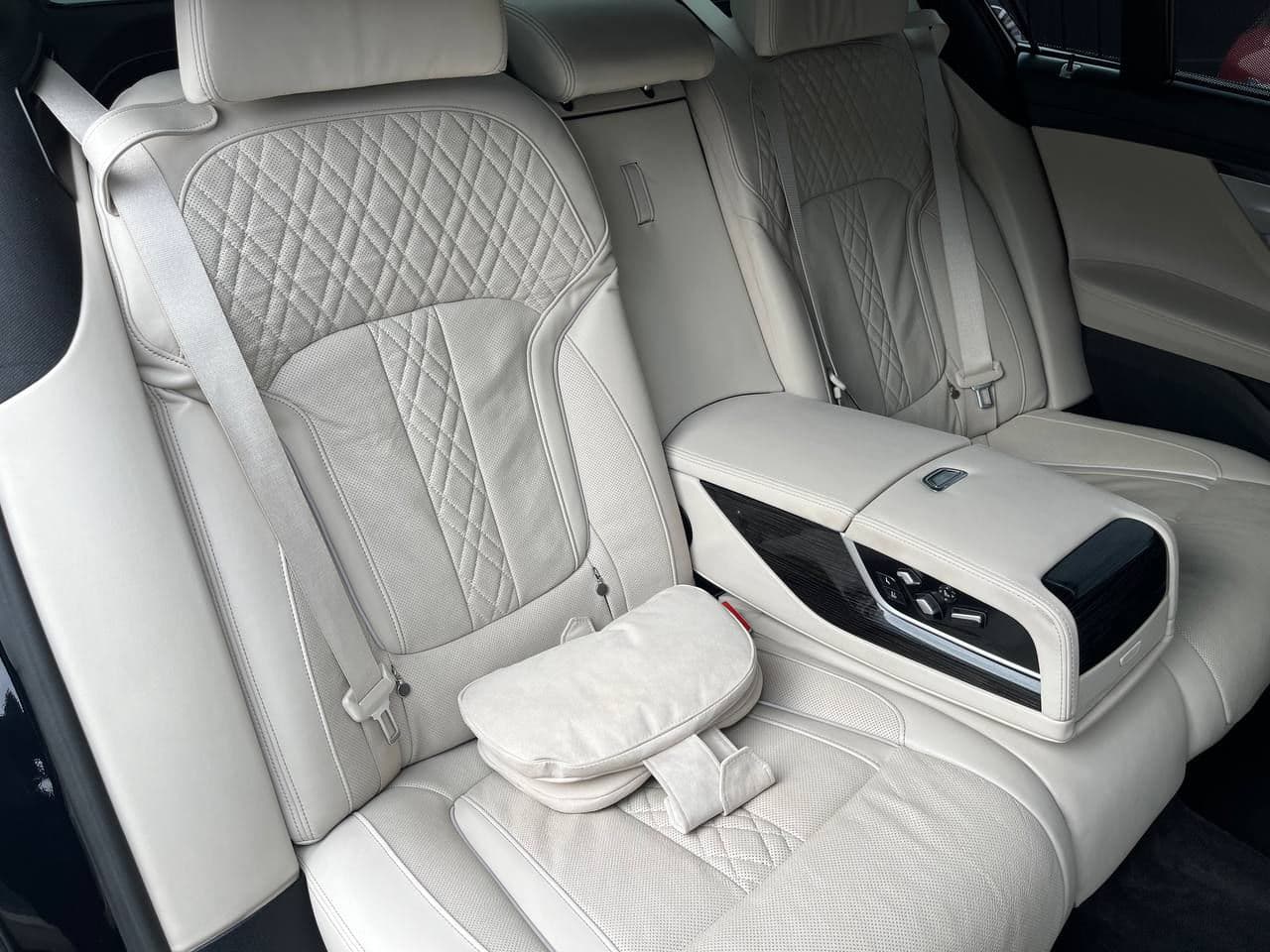 BMW 750 2019 — Миниатюра 20
