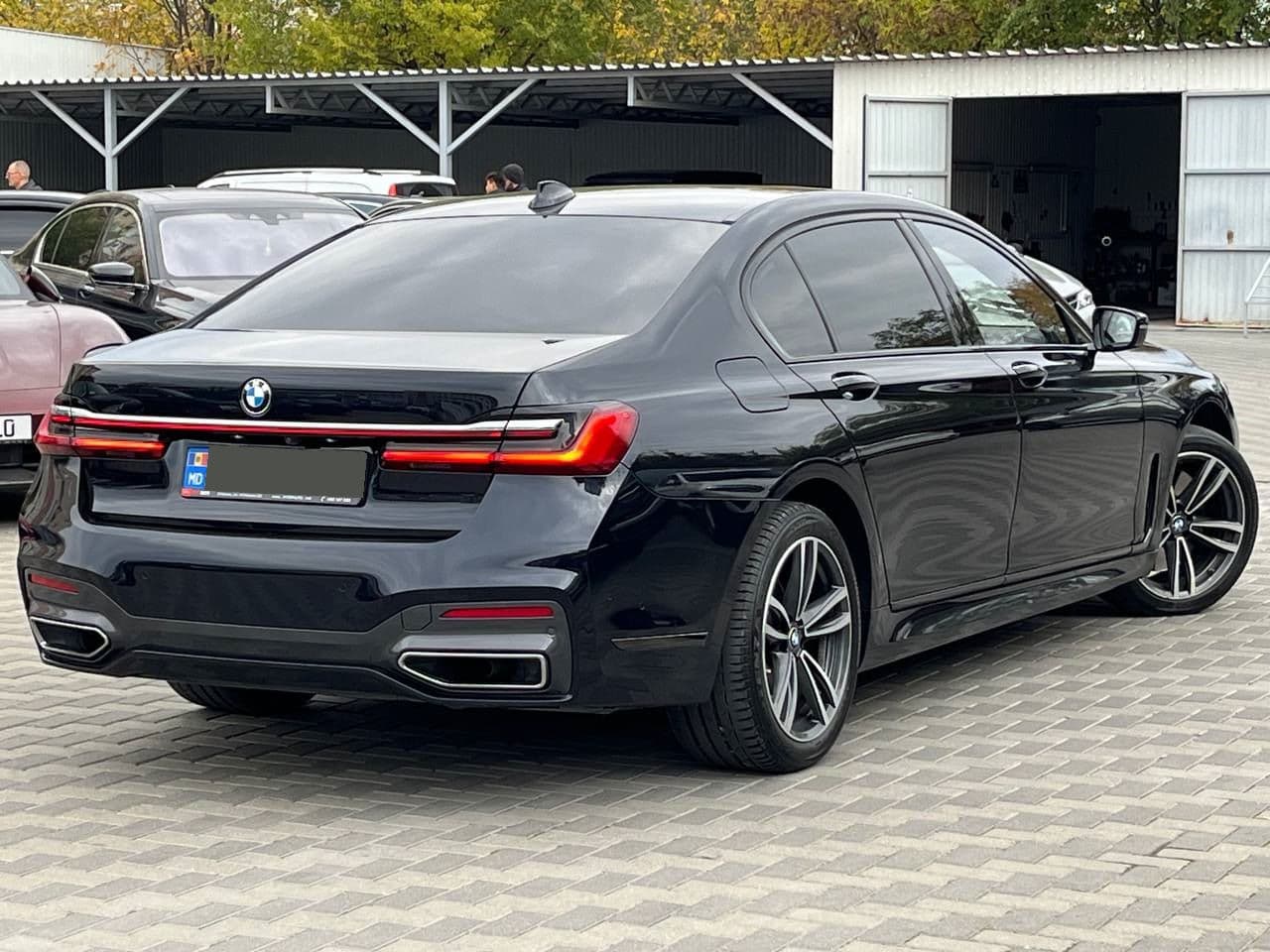 BMW 750 2019 — Миниатюра 4