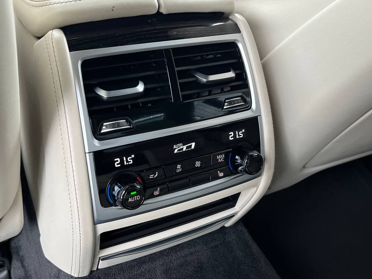 BMW 750 2019 — Миниатюра 18