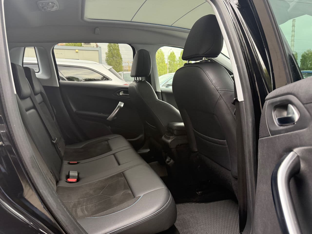 2018 Peugeot 2008 — Miniatură 15