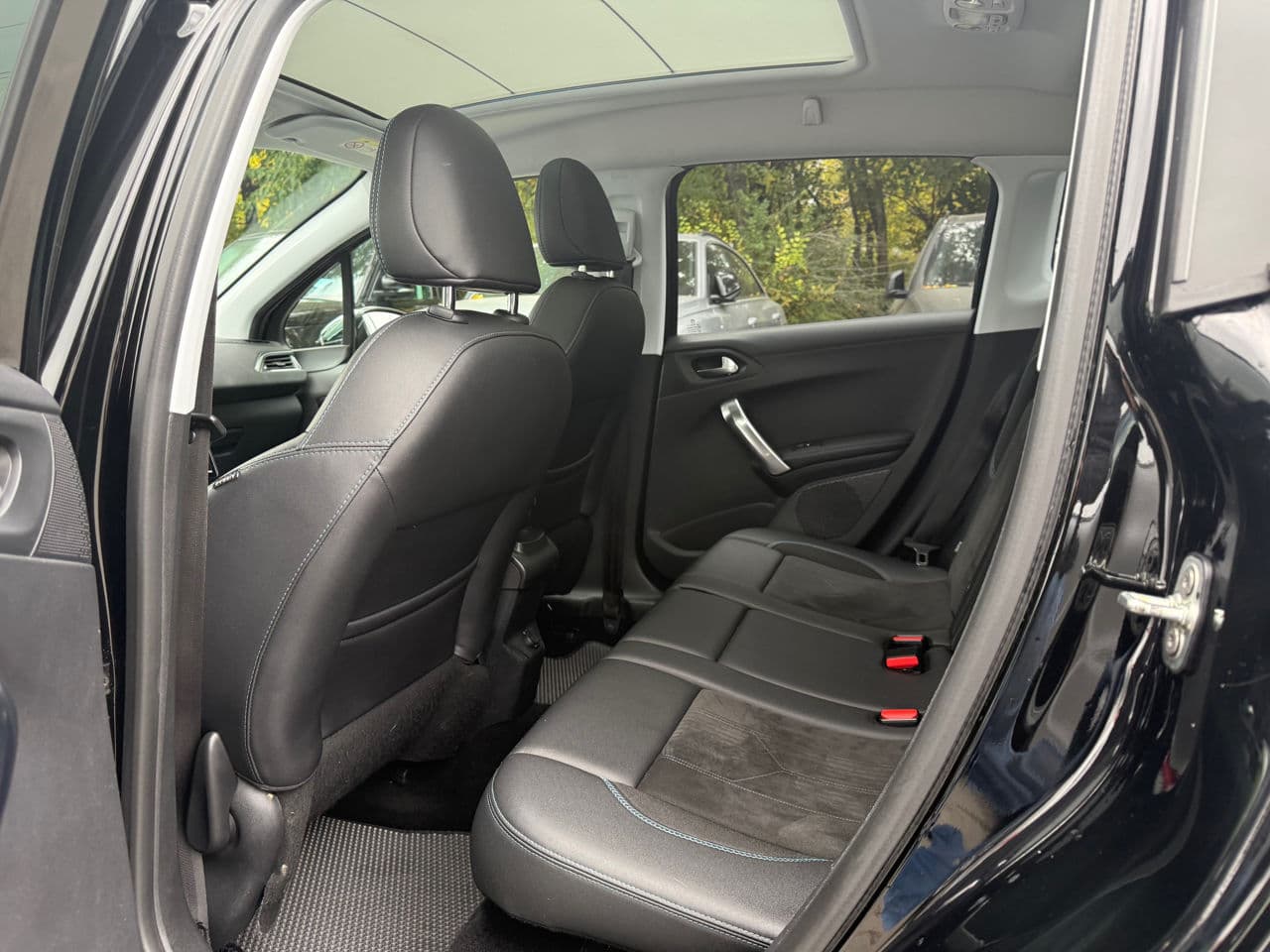 2018 Peugeot 2008 — Miniatură 16