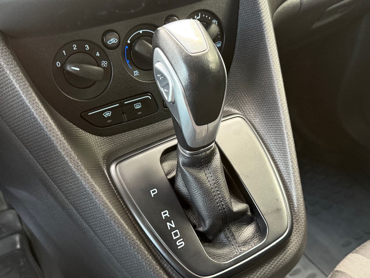 2015 Ford Transit Connect — Miniatură 13