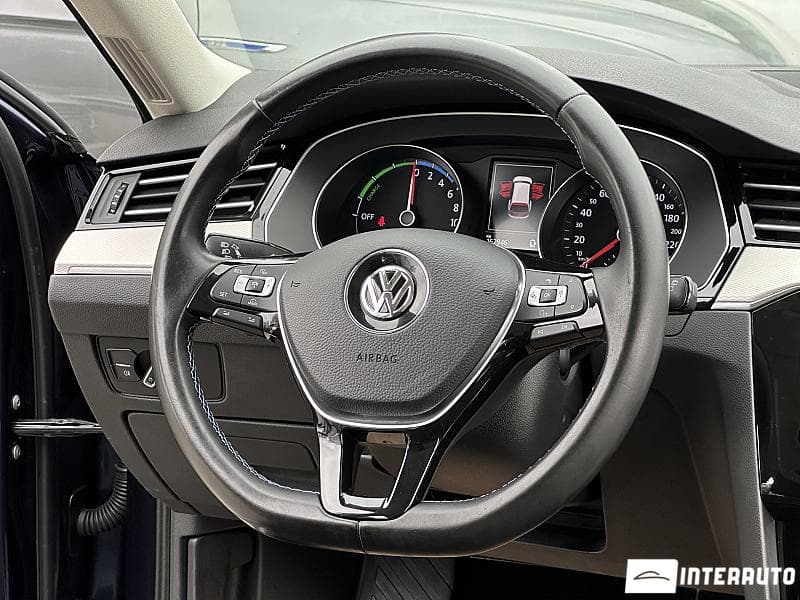 2016 Volkswagen Passat GTE — Miniatură 7