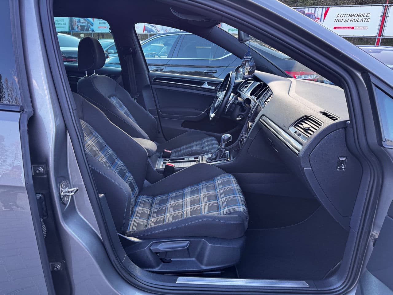 2015 Volkswagen Golf GTE — Miniatură 5