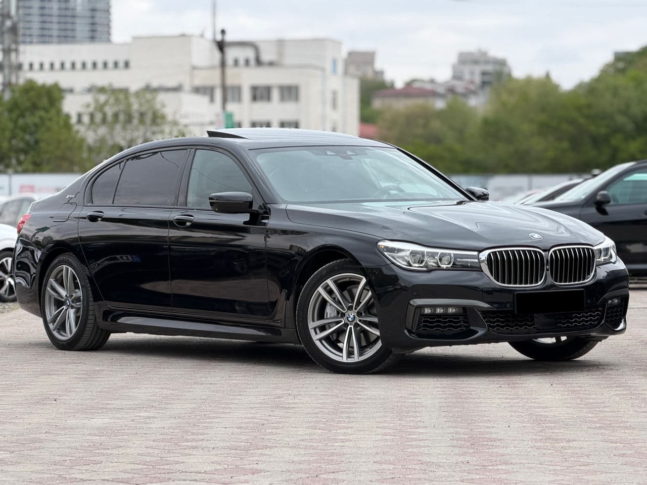 2017 BMW 740e — Miniatură 4