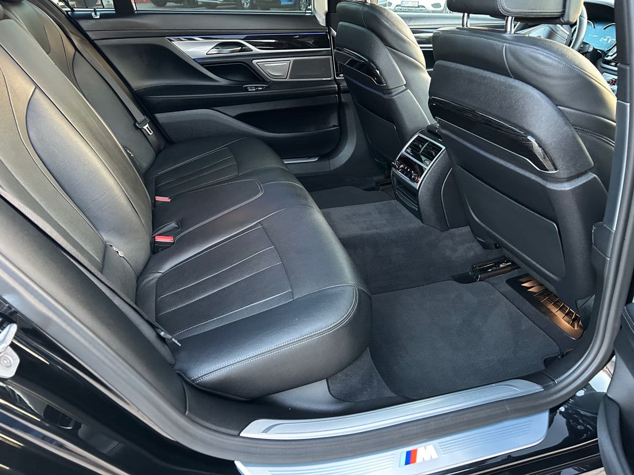 2017 BMW 740e — Miniatură 24