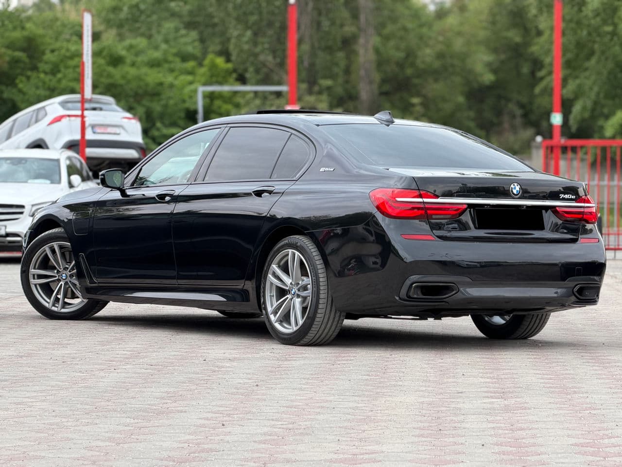 2017 BMW 740e — Miniatură 3