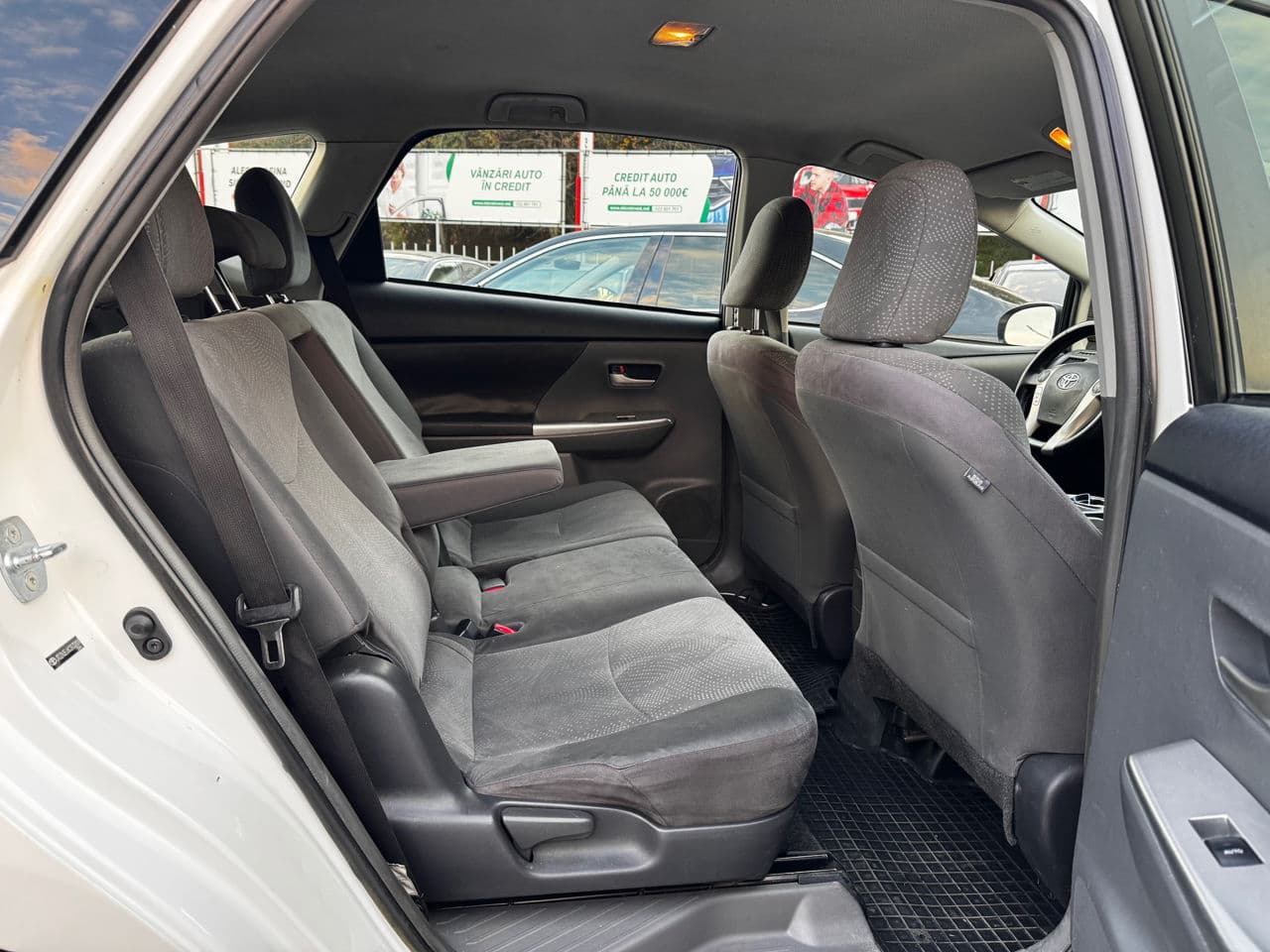 2012 Toyota Prius Plus / V — Miniatură 8