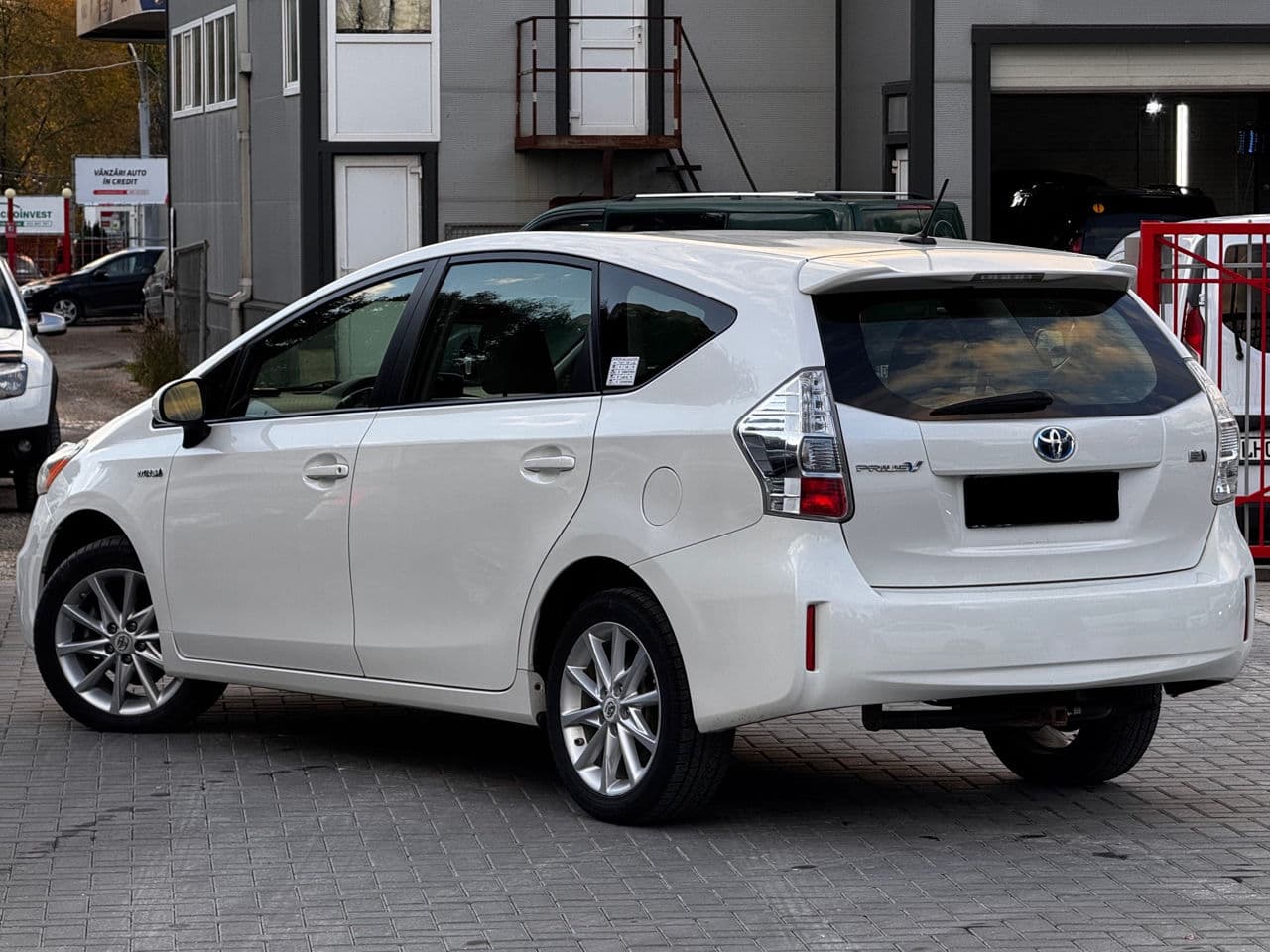 2012 Toyota Prius Plus / V — Miniatură 2