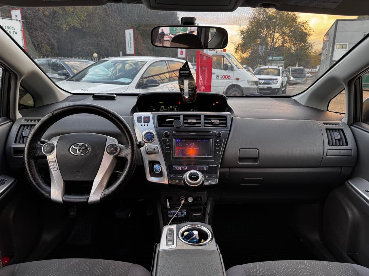 2012 Toyota Prius Plus / V — Miniatură 9