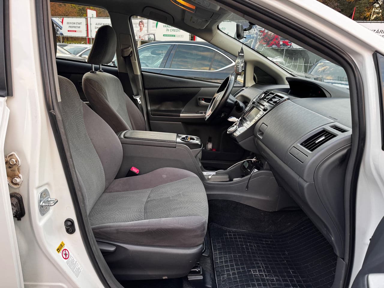 2012 Toyota Prius Plus / V — Miniatură 6