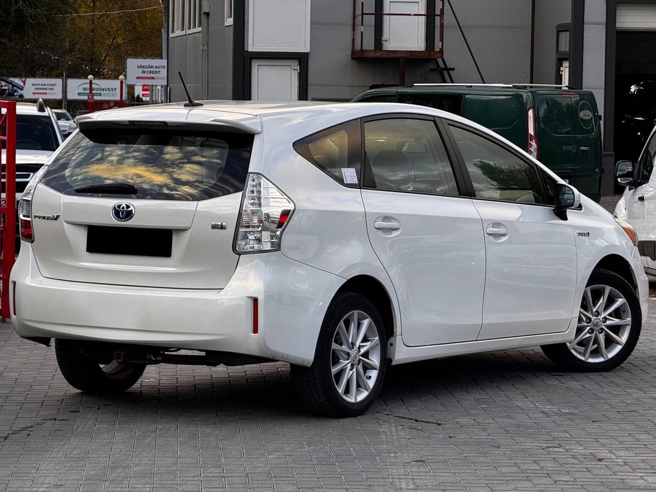 2012 Toyota Prius Plus / V — Miniatură 4