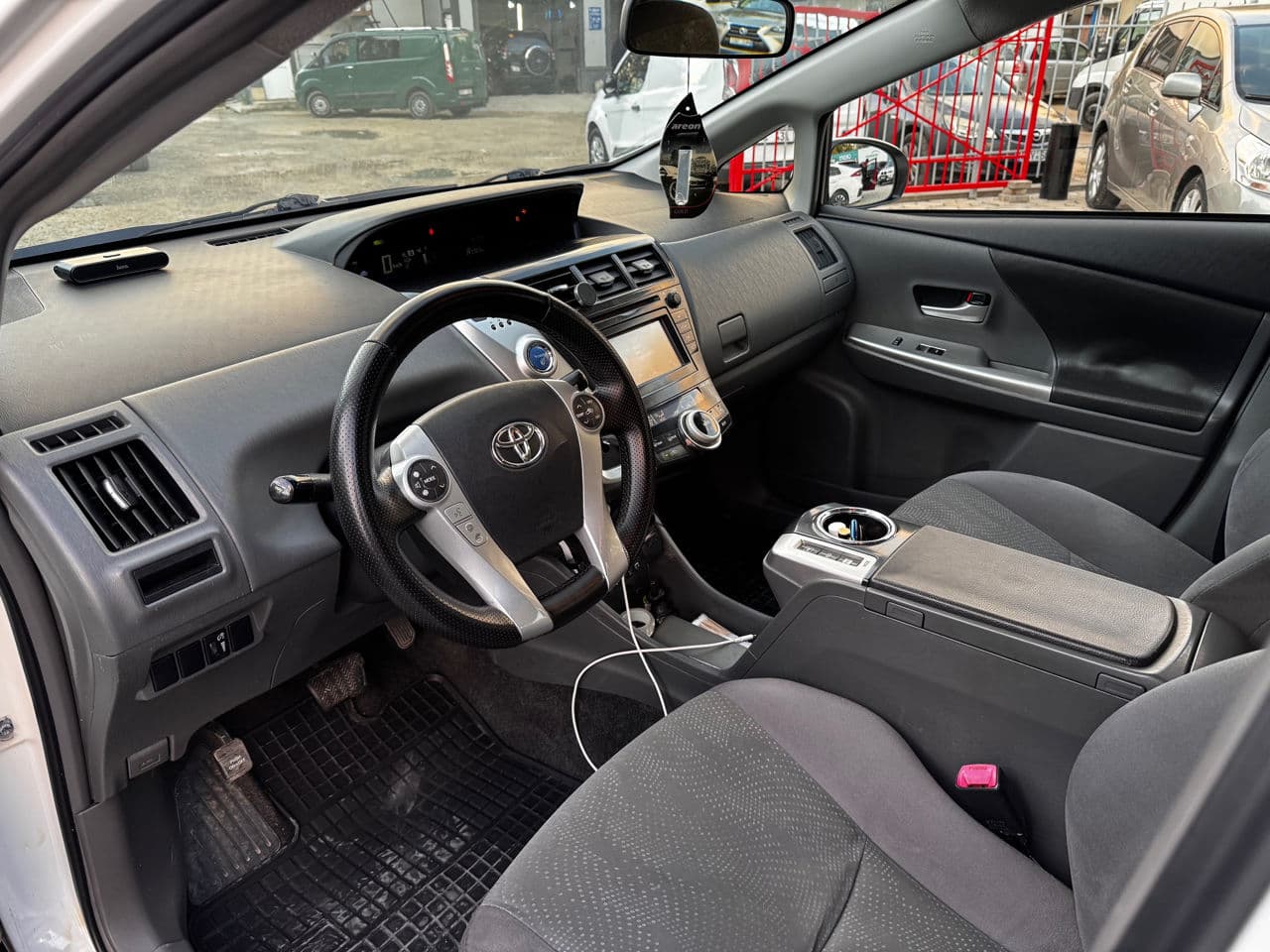 2012 Toyota Prius Plus / V — Miniatură 5