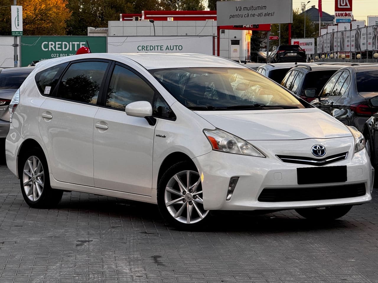 2012 Toyota Prius Plus / V — Miniatură 3