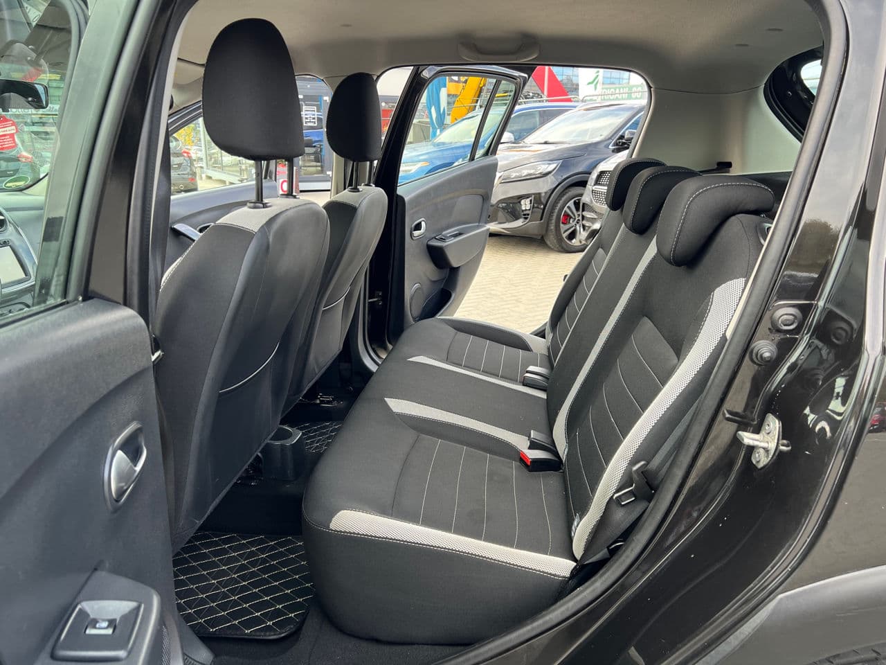 2017 Dacia Sandero Stepway — Miniatură 12