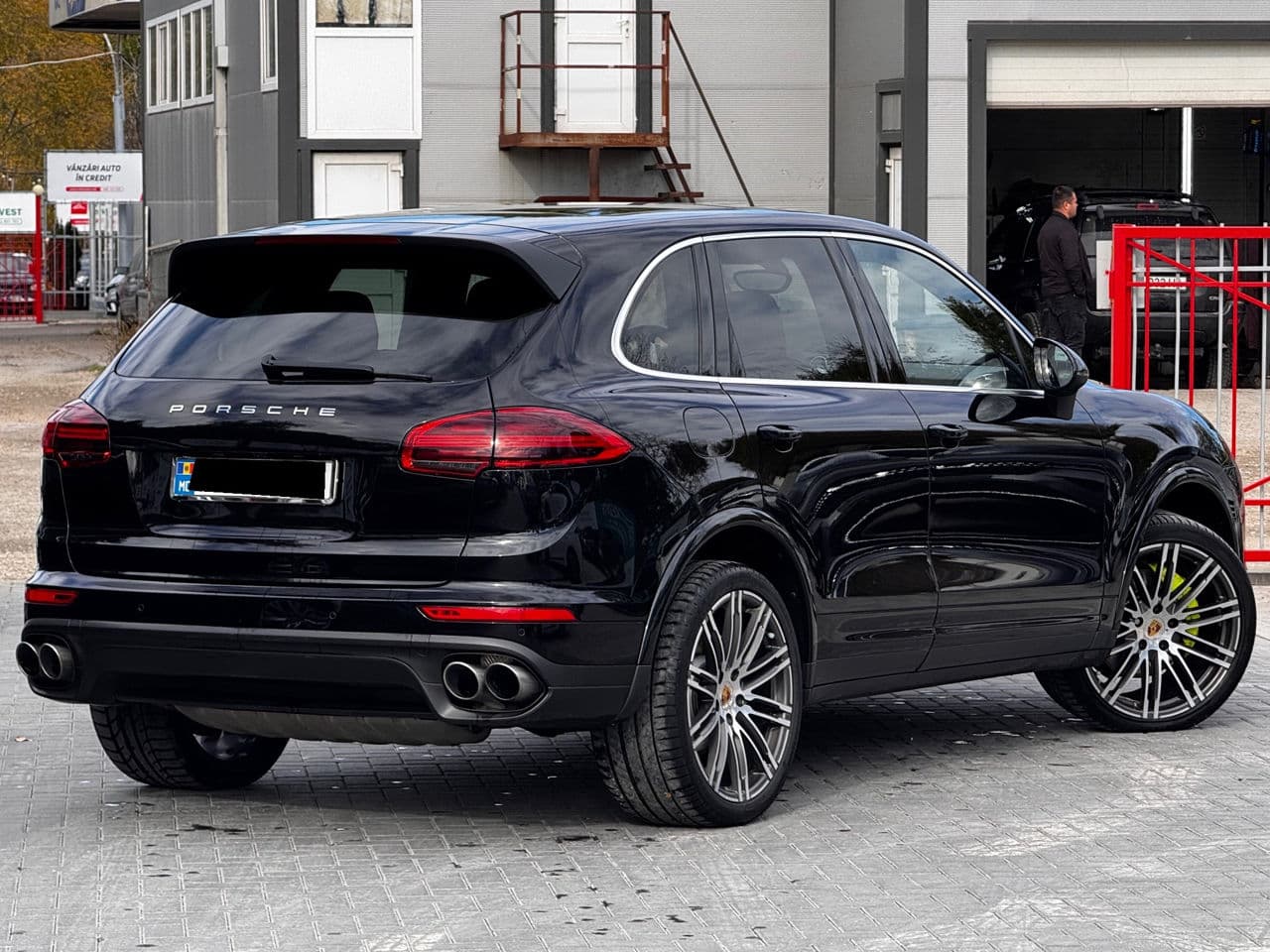 2015 Porsche Cayenne S Hybrid — Miniatură 2