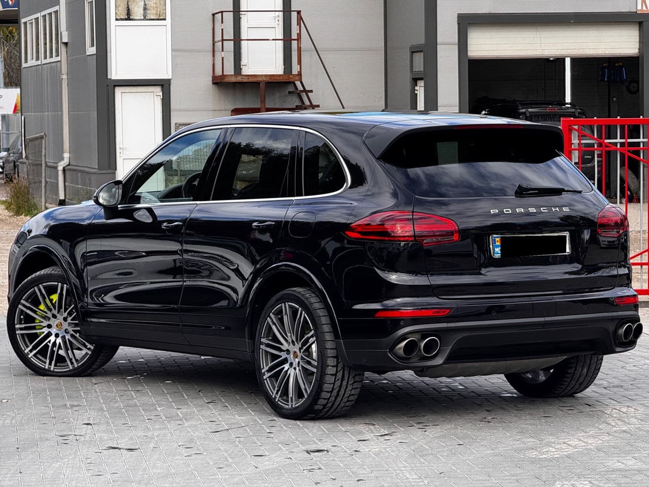 2015 Porsche Cayenne S Hybrid — Miniatură 4