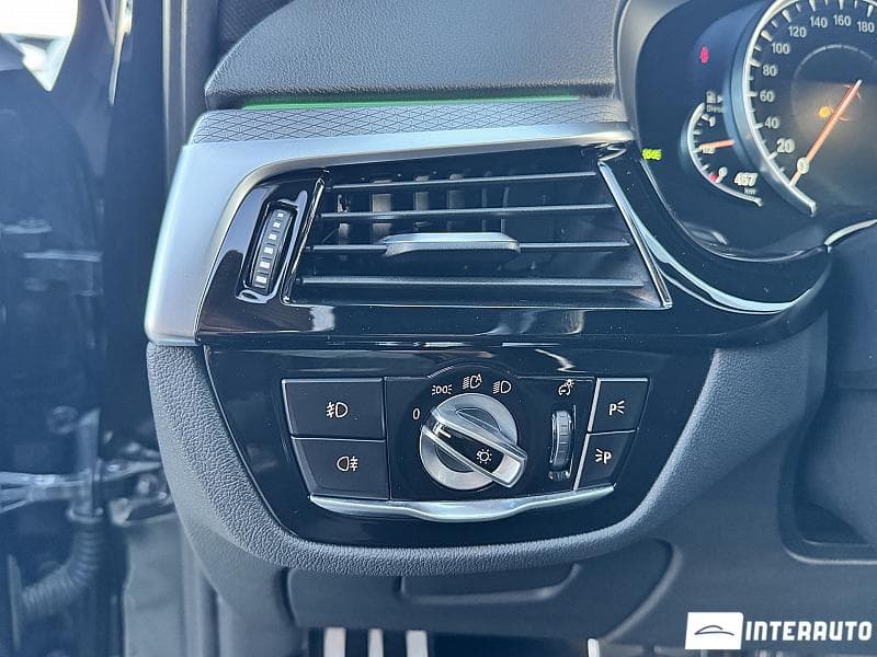 2017 BMW 520 — Miniatură 18