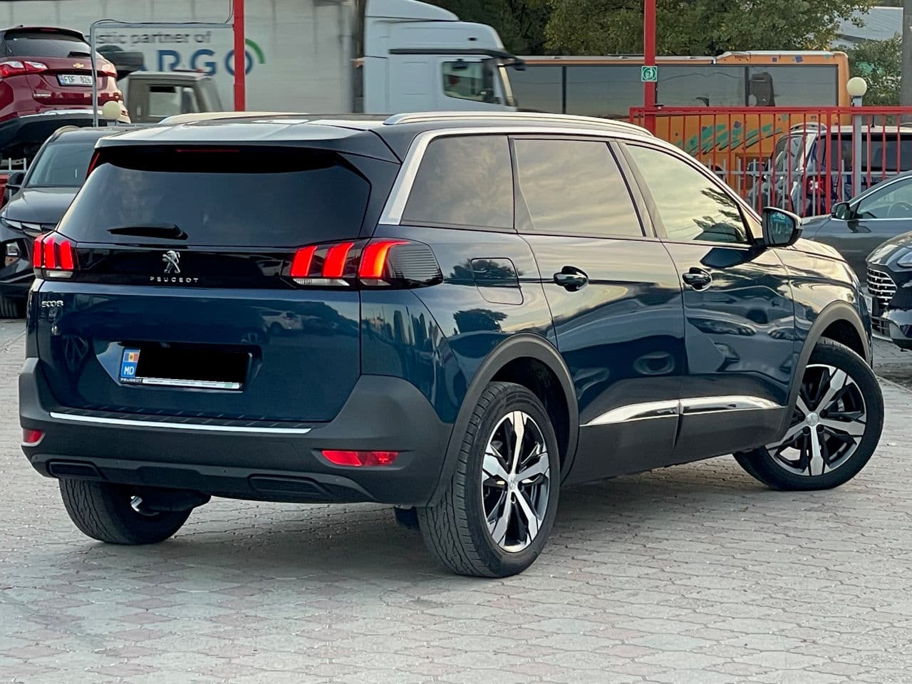 2023 Peugeot 5008 — Miniatură 3
