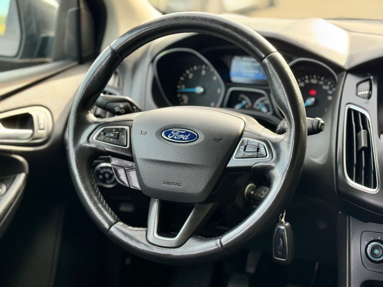 2016 Ford Focus — Miniatură 10