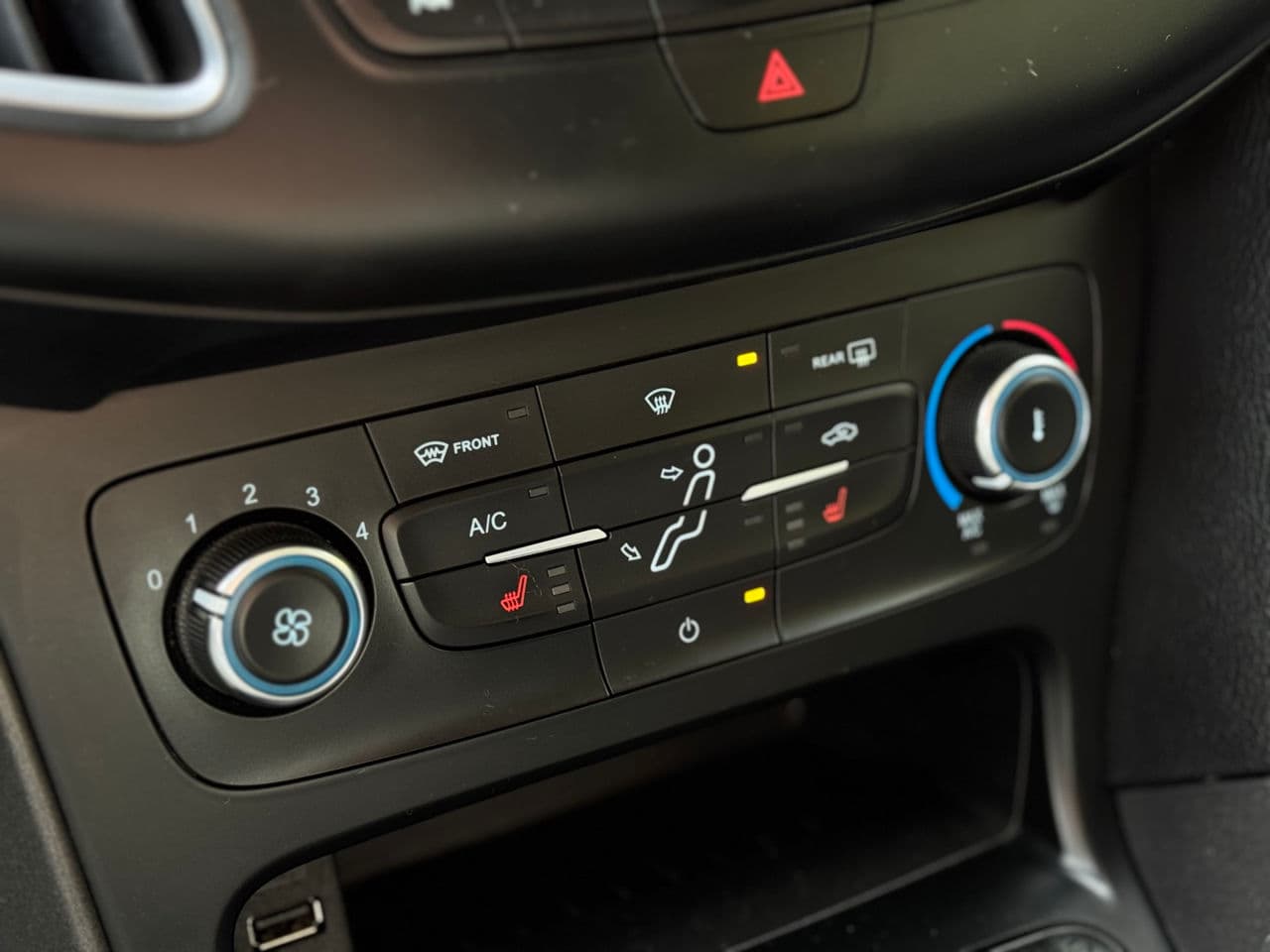 2016 Ford Focus — Miniatură 13
