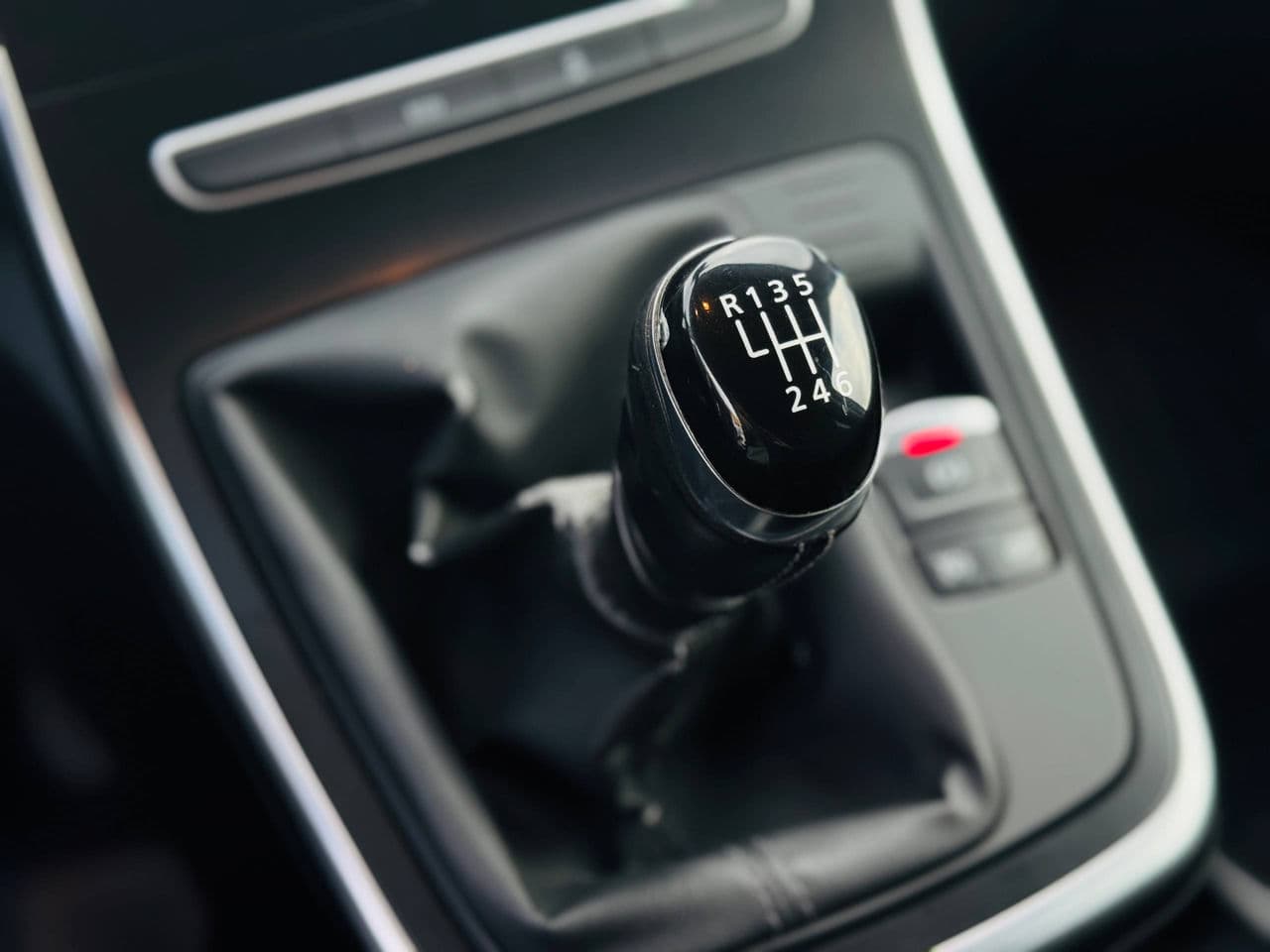 2017 Renault Grand Scenic — Miniatură 12