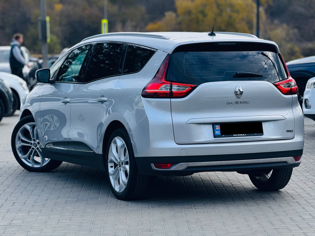 2017 Renault Grand Scenic — Miniatură 4
