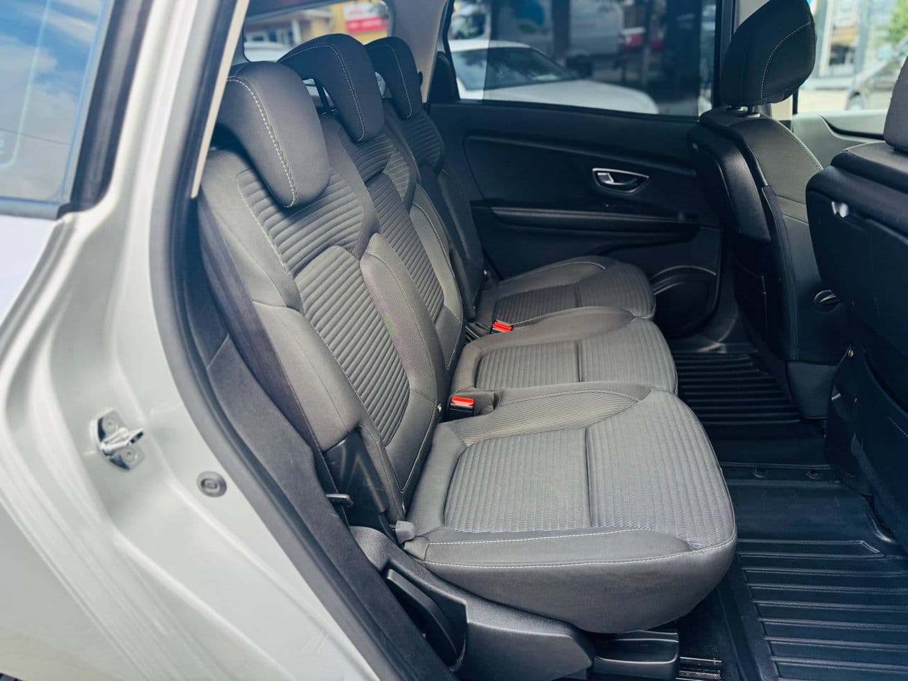 2017 Renault Grand Scenic — Miniatură 16