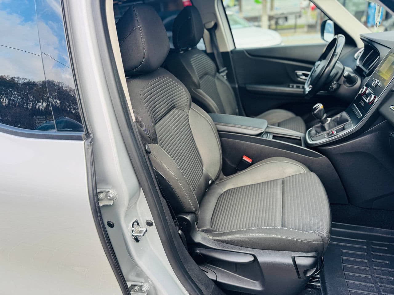 2017 Renault Grand Scenic — Miniatură 17