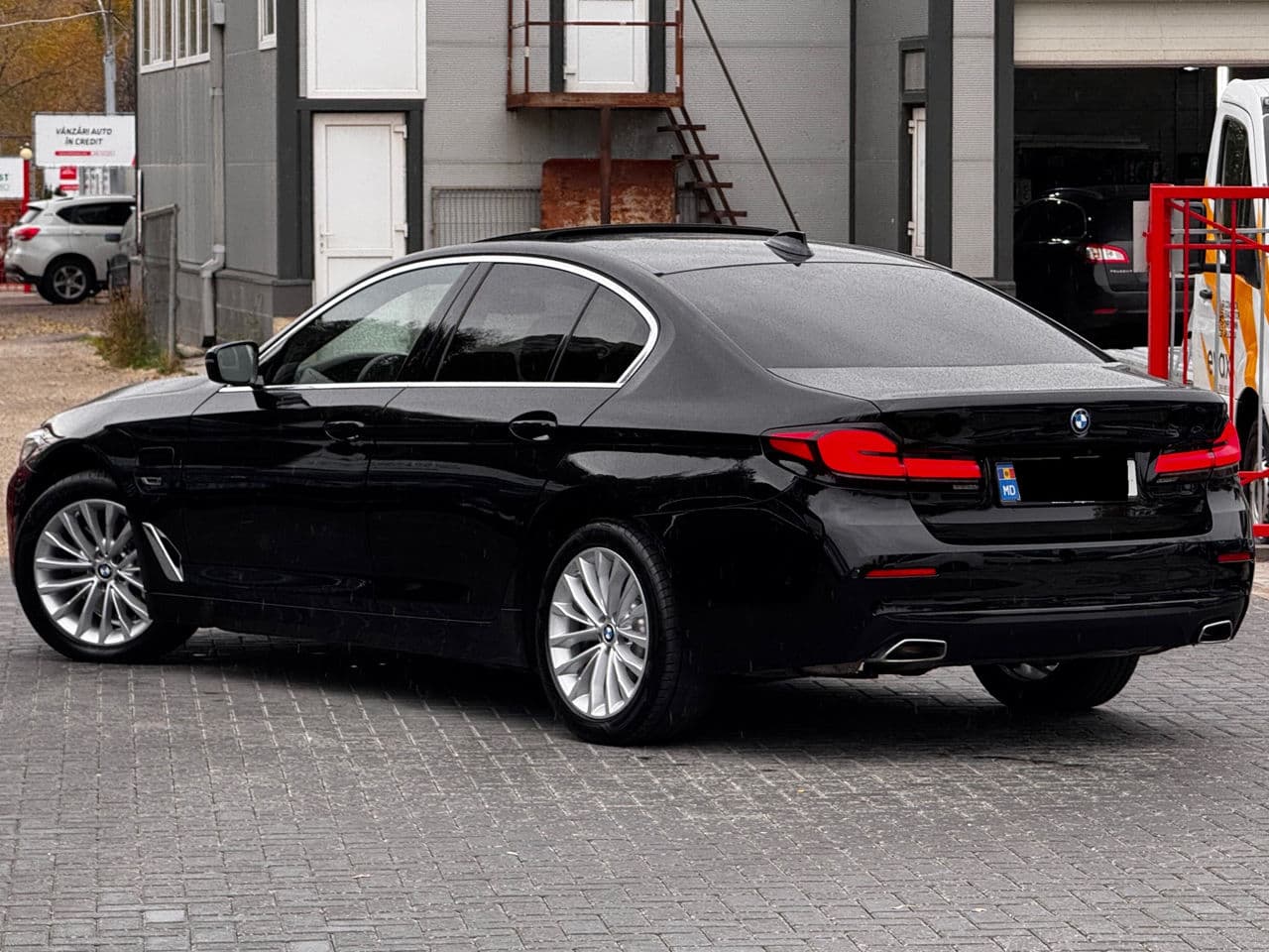 2022 BMW 520e — Miniatură 3