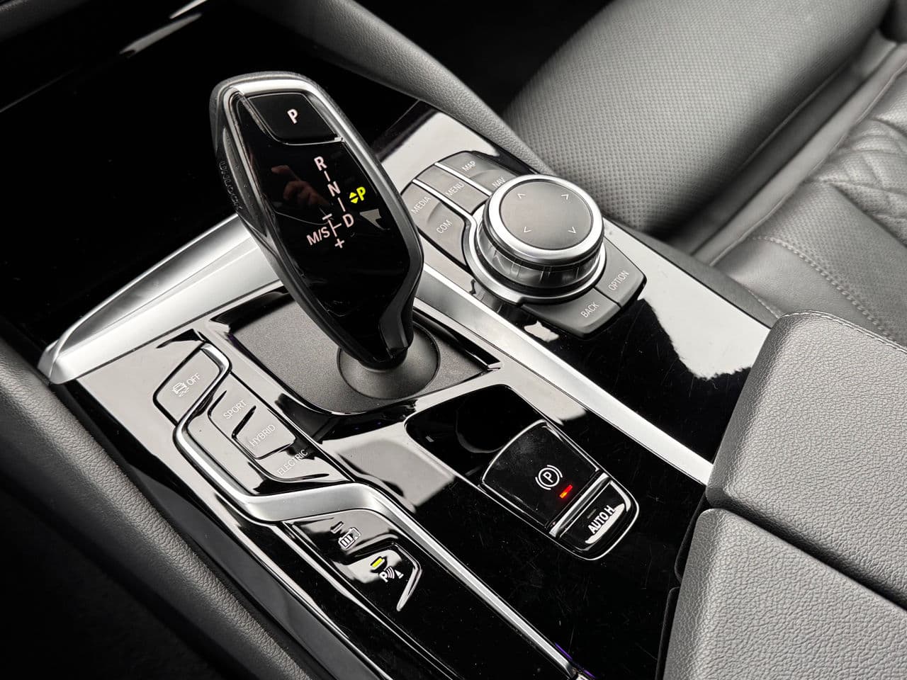 2022 BMW 520e — Miniatură 11