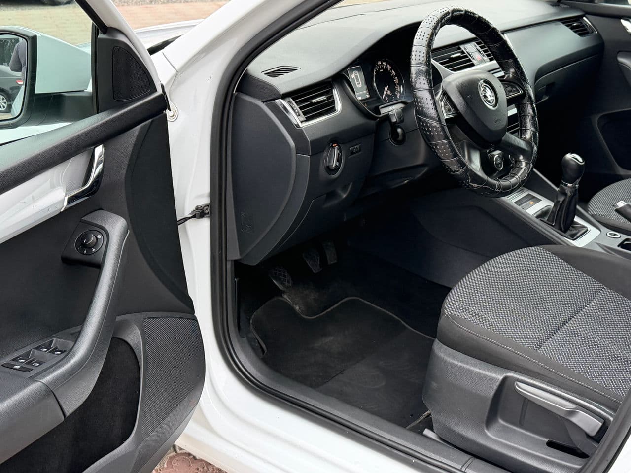 2015 Skoda Octavia — Miniatură 5