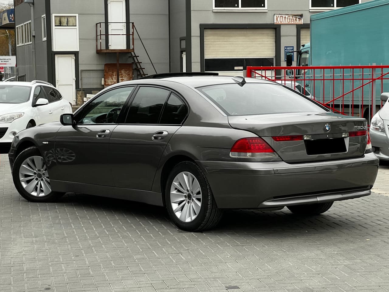 BMW 730 2004 — Миниатюра 2