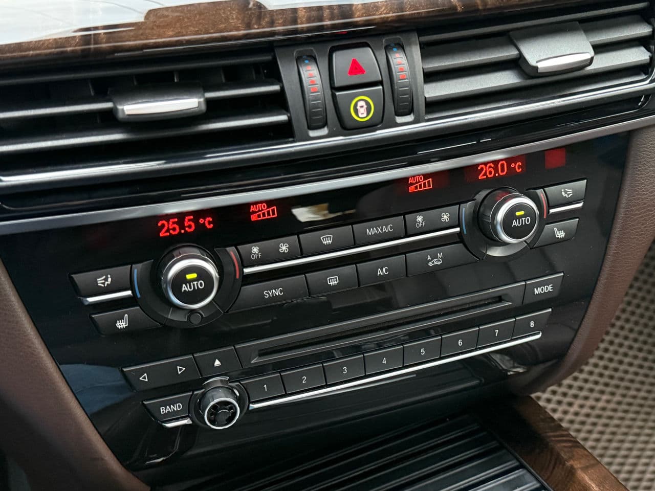 BMW X5 4.0e 2016 — Миниатюра 15