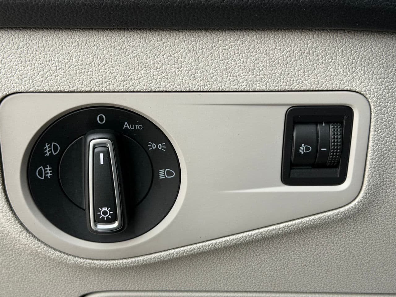 2016 Volkswagen Tiguan — Miniatură 9