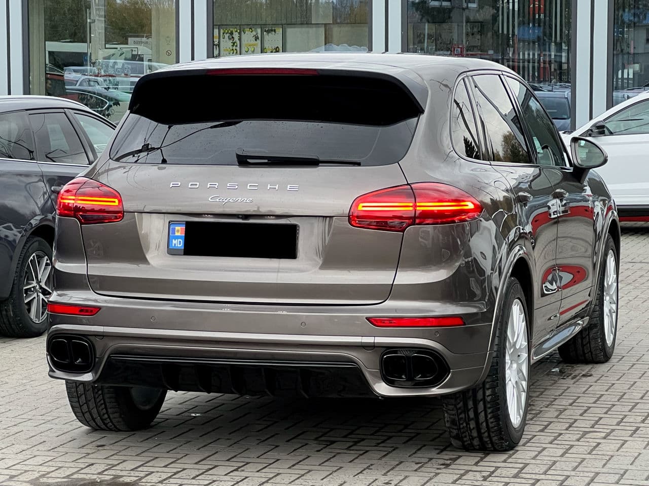 2014 Porsche Cayenne — Miniatură 2