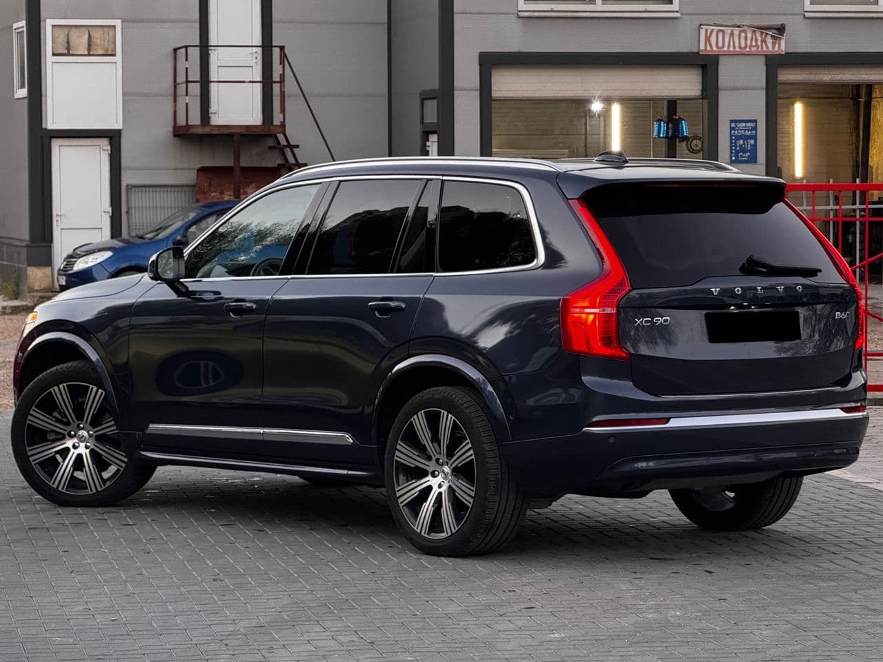 2022 Volvo XC 90 — Miniatură 4