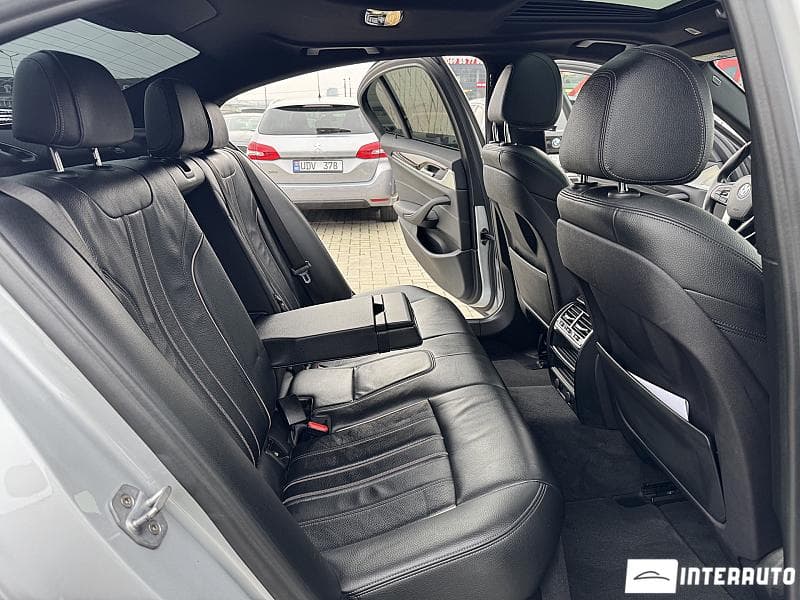 2018 BMW 530e — Miniatură 16