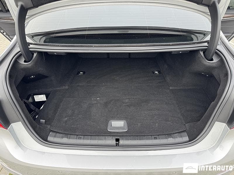 2018 BMW 530e — Miniatură 26