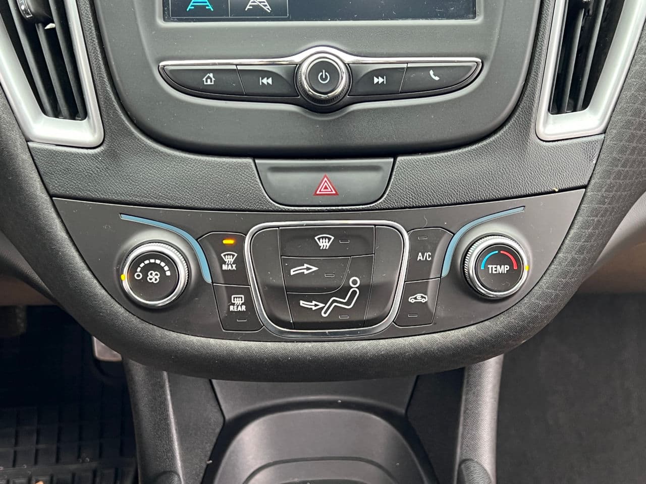 2016 Chevrolet Malibu — Miniatură 10